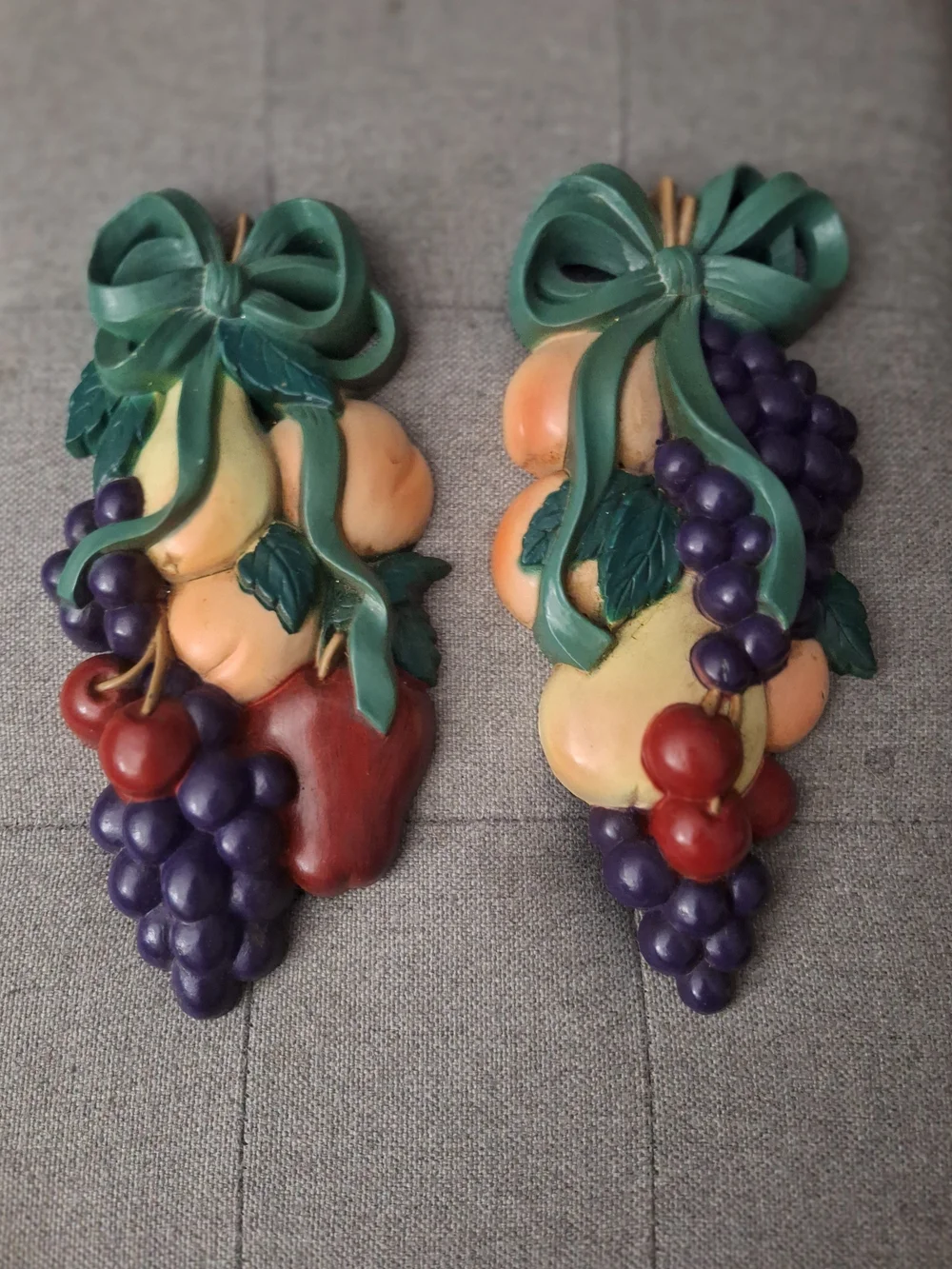 Decorative Fruit Wall Plaques - Green Ribbon, Purple Grapes - Picture 2 of 6